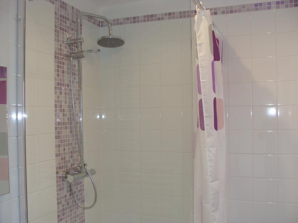 Le Vieux Castel Bed & Breakfast Goustranville ภายนอก รูปภาพ
